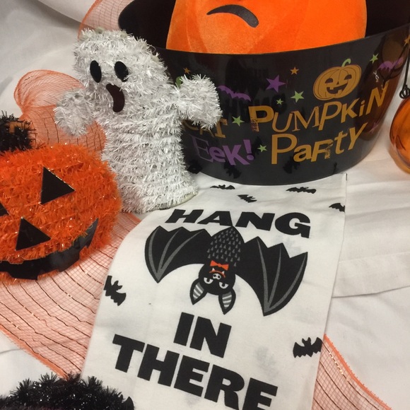 Child’s Halloween Decorations Not Scary (Mystery Box) - Picture 11 of 12